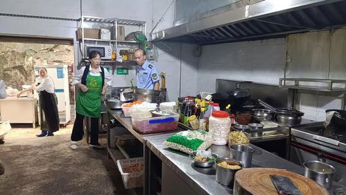 合江縣臨港市場(chǎng)監(jiān)管所開展節(jié)后餐飲食品安全專項(xiàng)檢查，筑牢服務(wù)安全防線